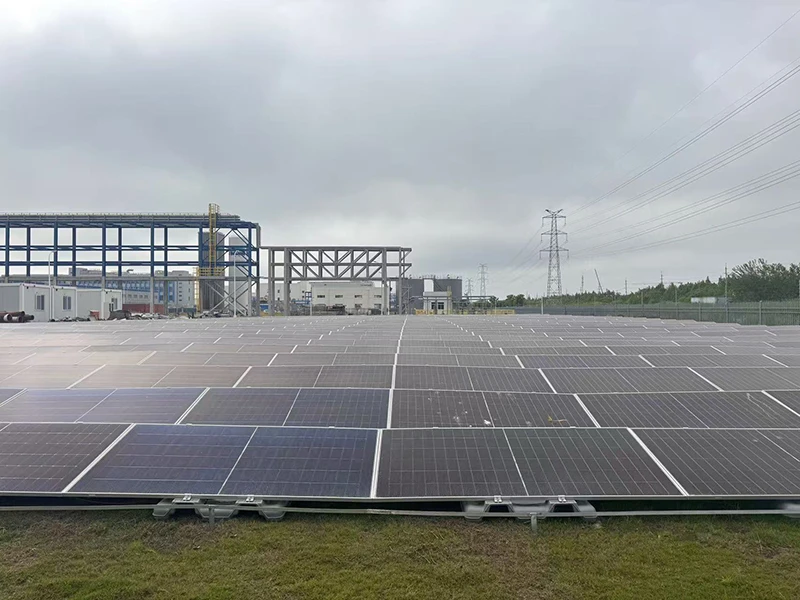 Sistema de montagem de telhado plano para painéis solares